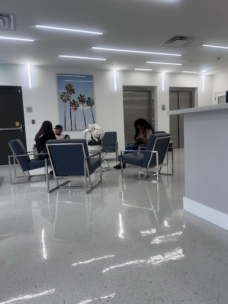 305 Plastic Surgery Doral logo