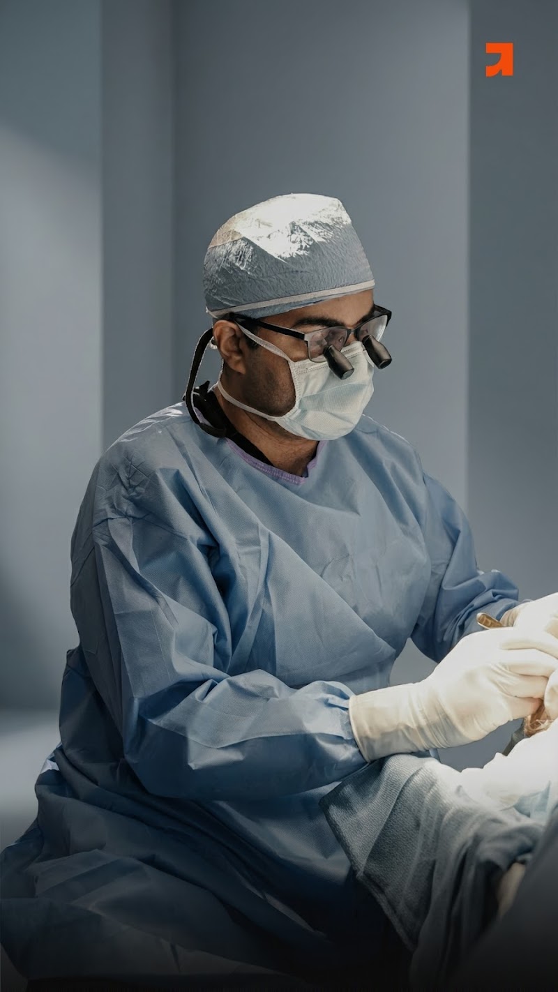 Chopra Plastic Surgery logo