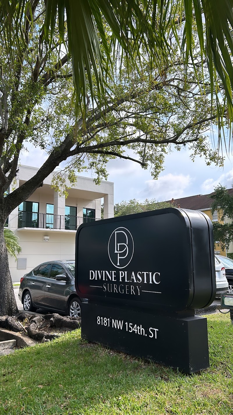 Divine Plastic Surgery logo
