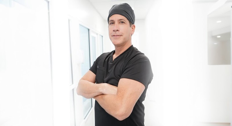 Dr. Vela Plastic Surgery logo