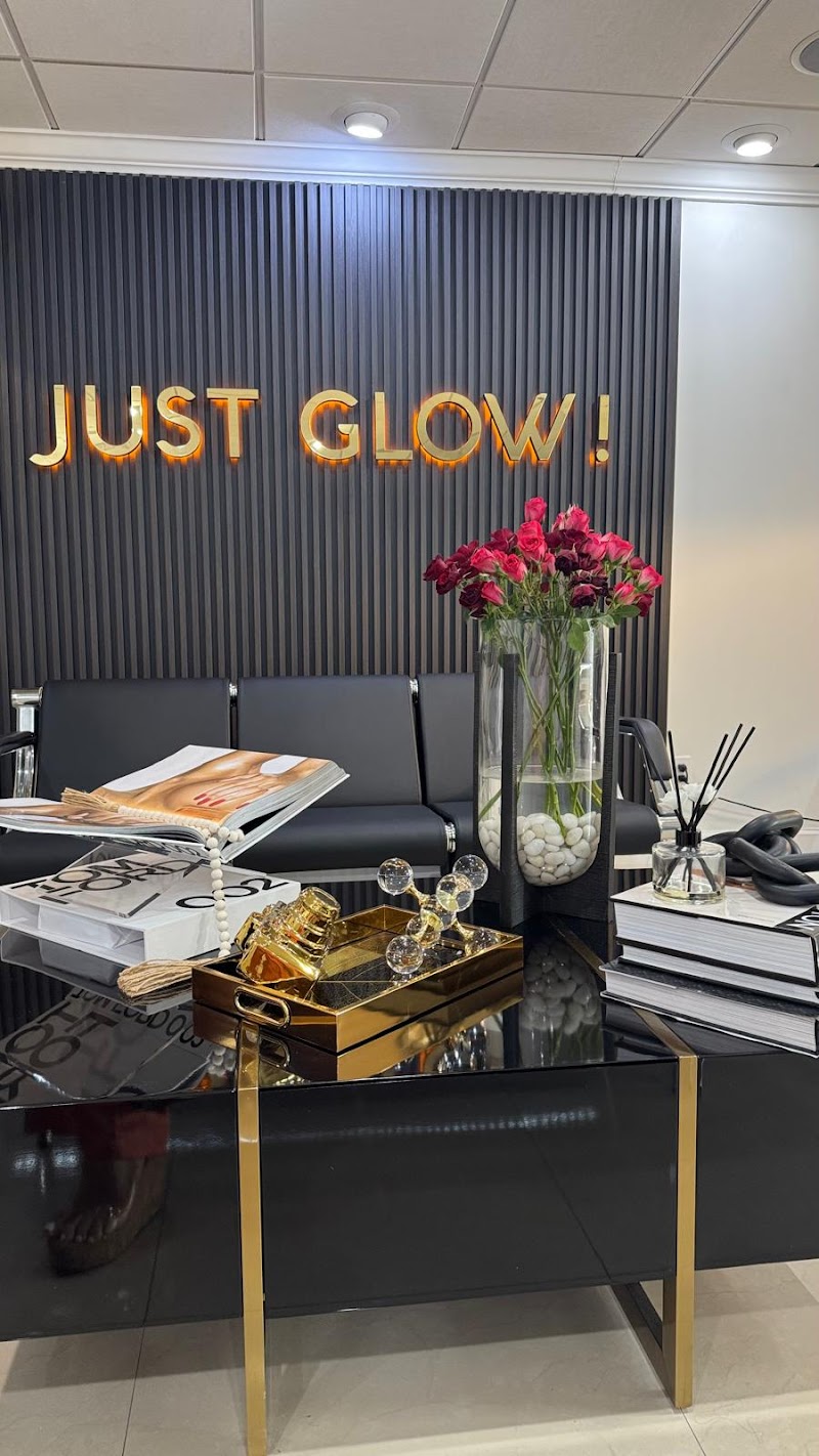 Flow Plastic Surgery logo