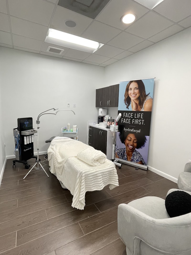 Pines Aesthetics Coral Springs logo