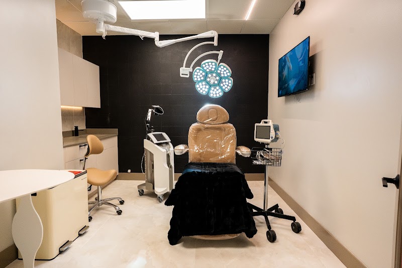 Solee Cosmetic Surgery logo