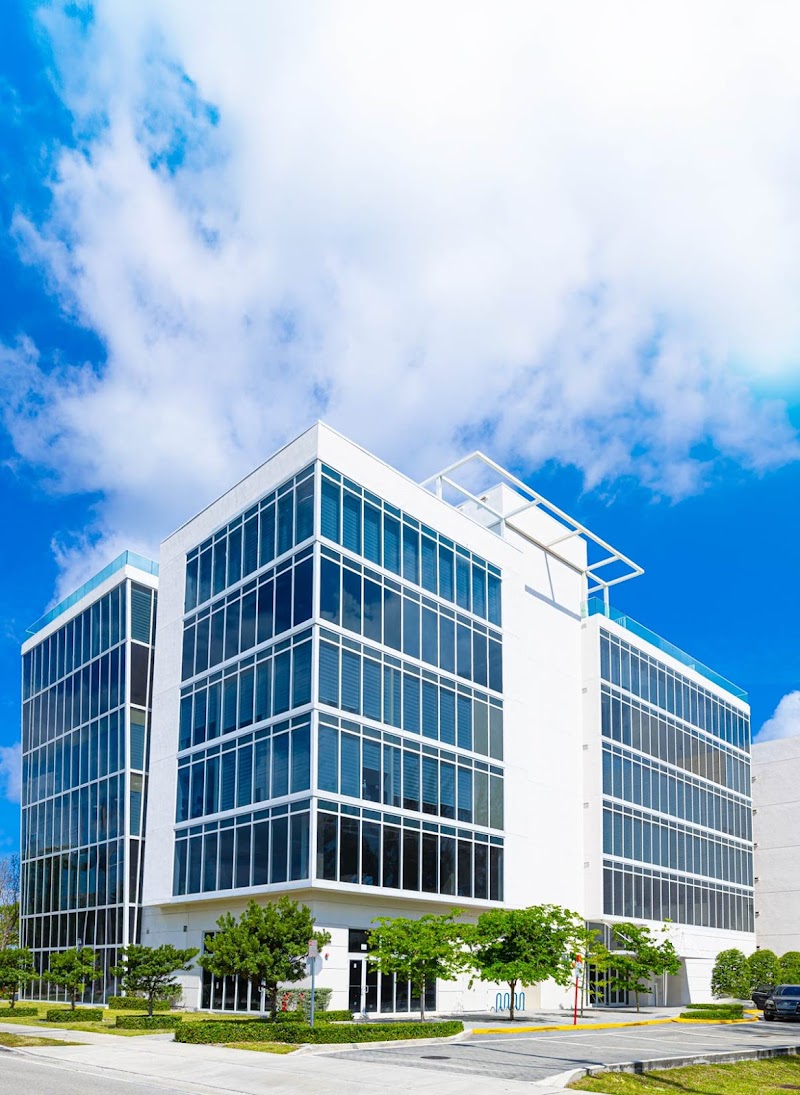 Top Plastic Surgery logo