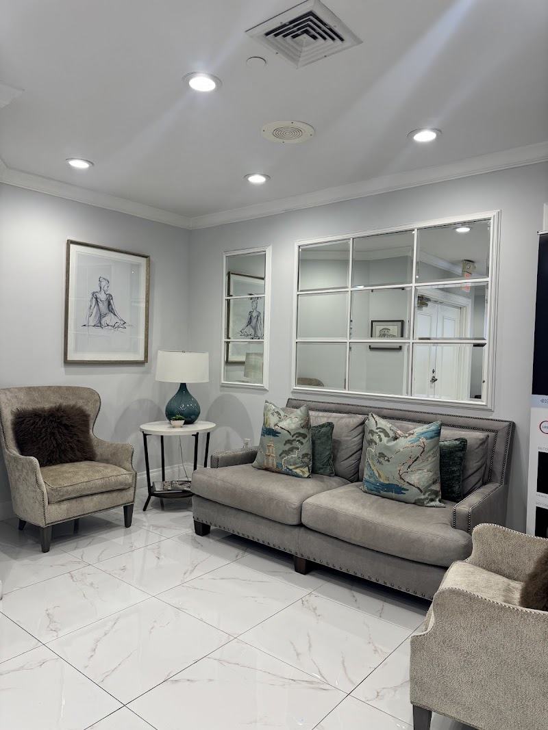 Tran Plastic Surgery LLC : Baotram Tran, MD logo